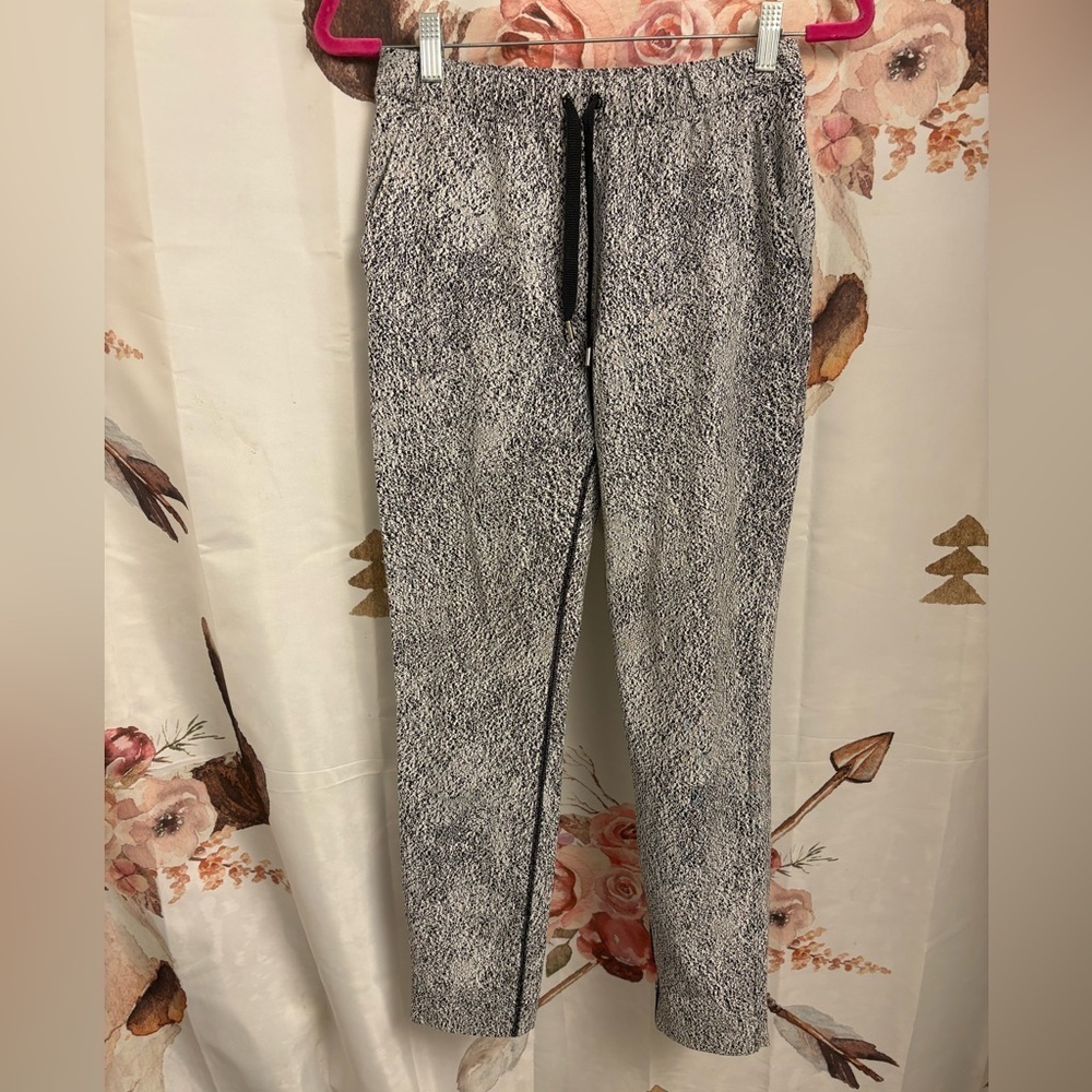 Size 2 lululemon Gray Patterned Pants​​​